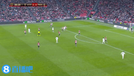 牌九心理战：当下注者压重金在“天门”时，庄家的心理博弈。（重注压向天门：牌九局中庄家的心理攻防）