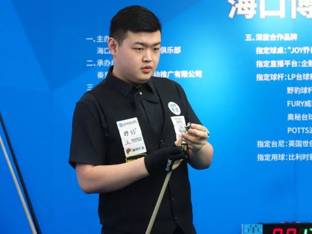 更是配合默 更是配合默