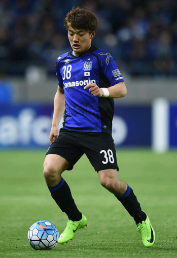 作篮球场上 作篮球场上