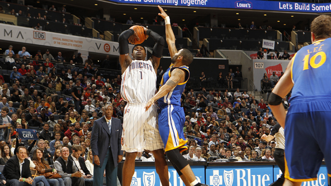 东契奇加盟湖人5场内就达成三双，队史第4人.