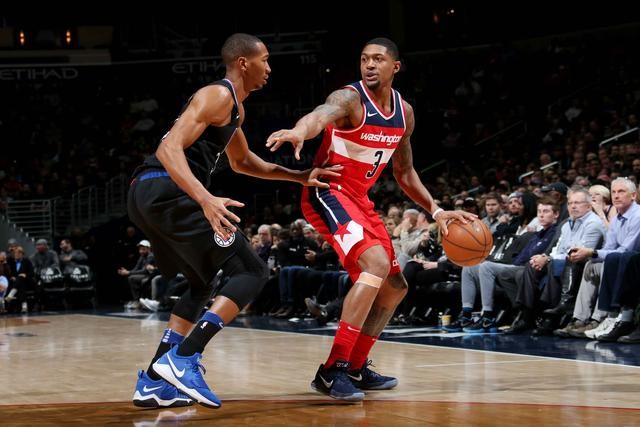 抵达芝加哥！东契奇继续参加品牌活动 走进球馆瞬间引爆全场